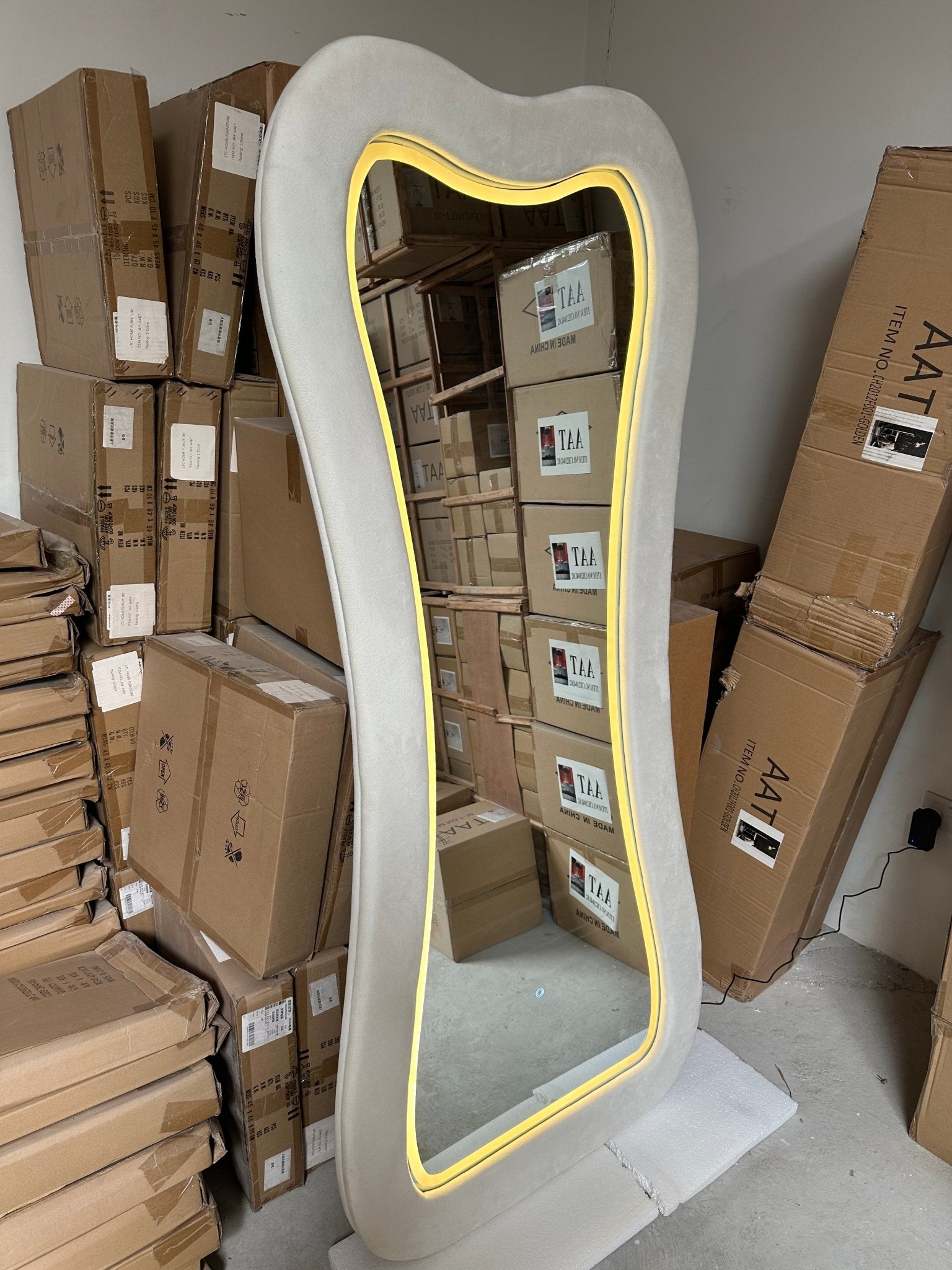 Auss Velvet LED Organic Floor Mirror — Sculptural Full - Length Mirror 180 × 80 cm - SHAGHAF HOME