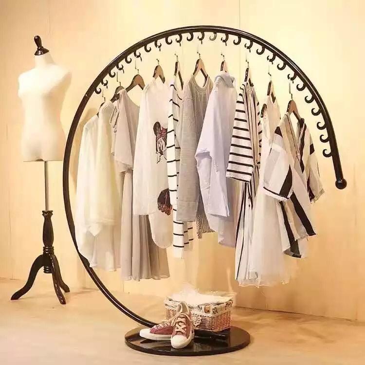 Open Circle Black Metal Clothes Hanger - SHAGHAF HOME