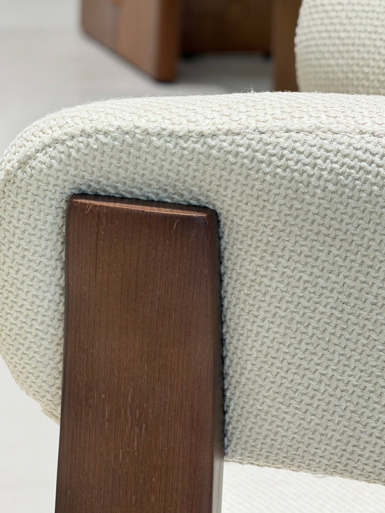 Dounee Solid Wood Upholstered Dining Chair – Curved Backrest | Modern Luxury Design - SHAGHAF HOME