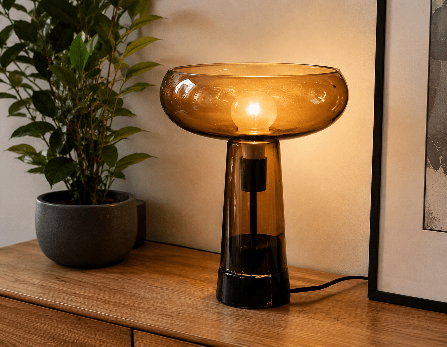 Solis Modern Glass Table Lamp - SHAGHAF HOME