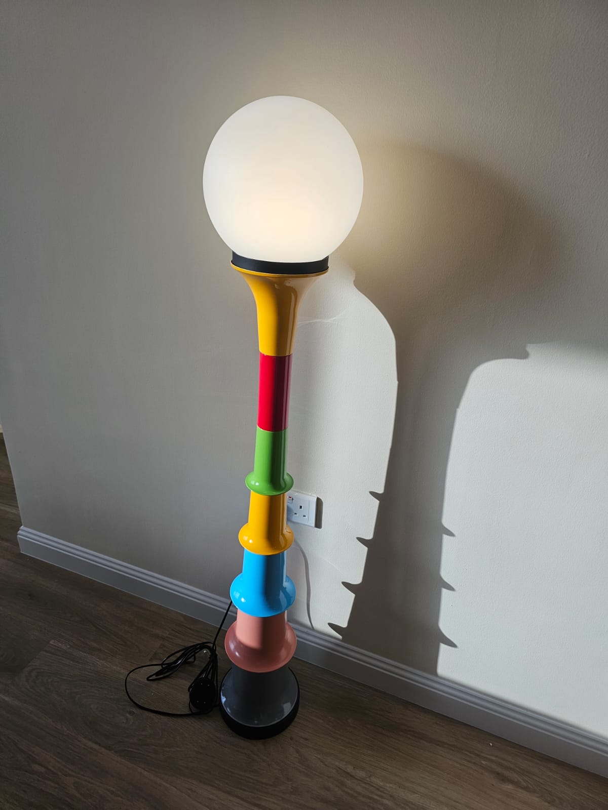 Viva Pop Modern Multicolor Floor Lamp – Globe Light Artistic Standing Lamp (130 cm) - SHAGHAF HOME