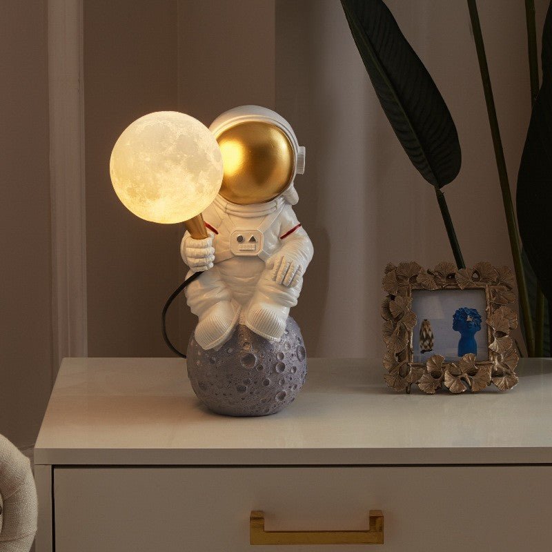 Astronaut (spaceman) table lamp - SHAGHAF HOME