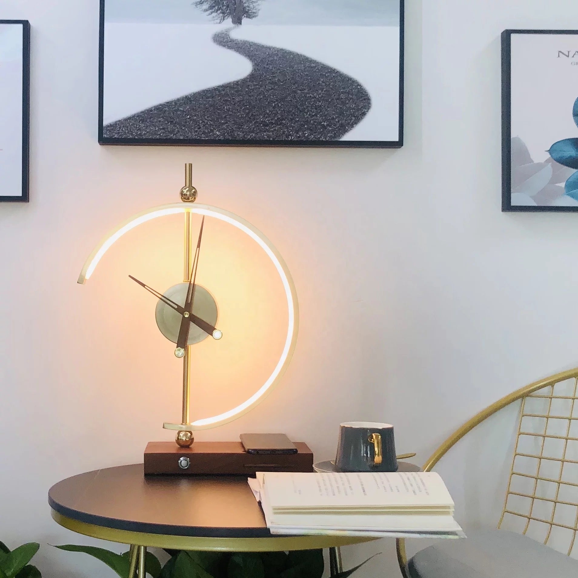 Luxury table clock with phone charger - SHAGHAF HOME