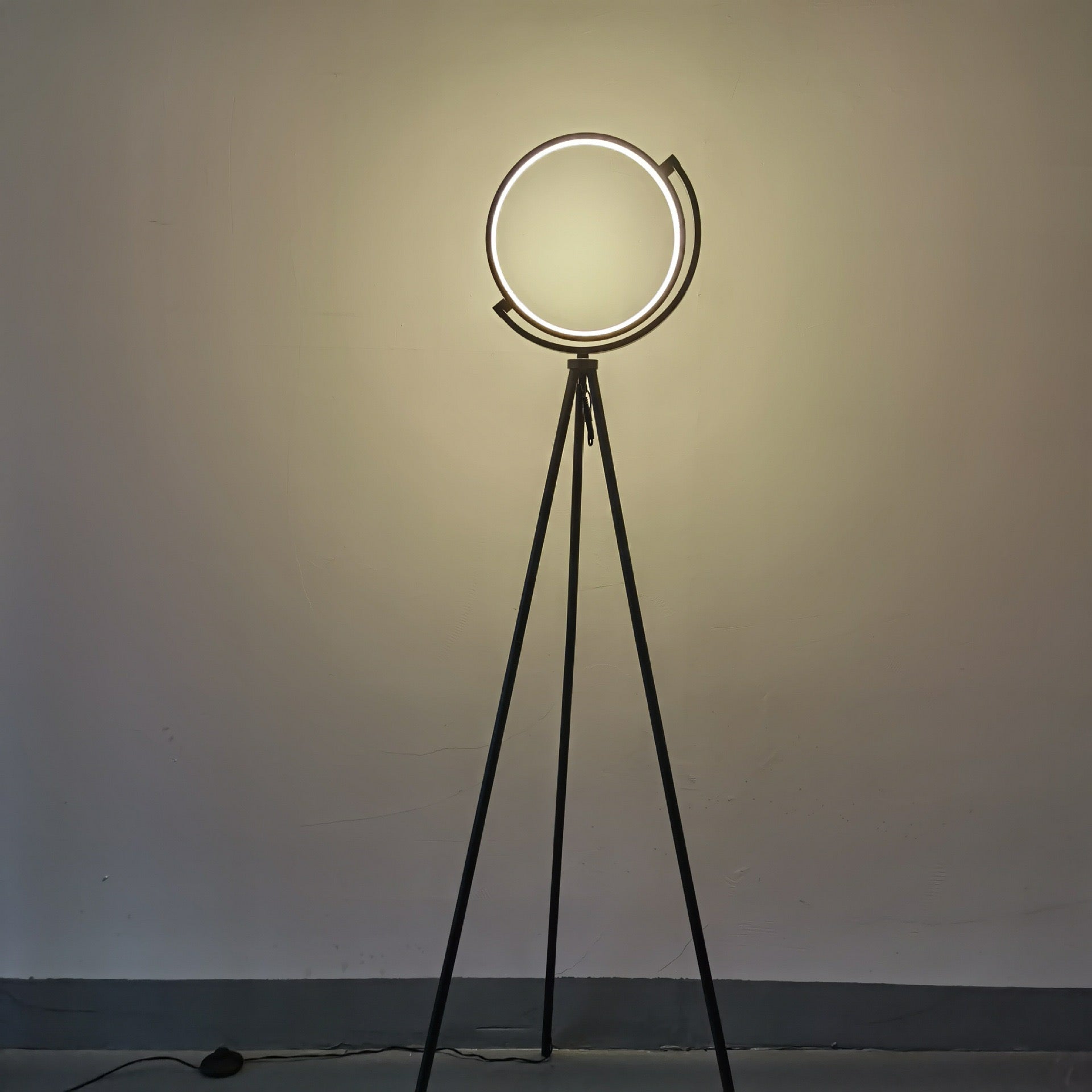 Tripod ring LED floor lamp - SHAGHAF HOME